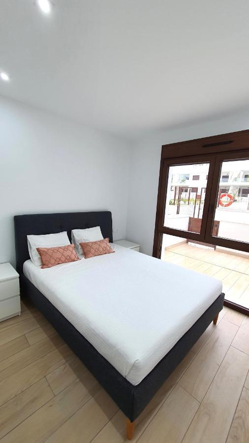 Beautiful Condo In Laguna Beach Resort Overlooking Laguna Rosa In Torrevieja With 2 Bedrooms And 2 Bathrooms Eksteriør billede