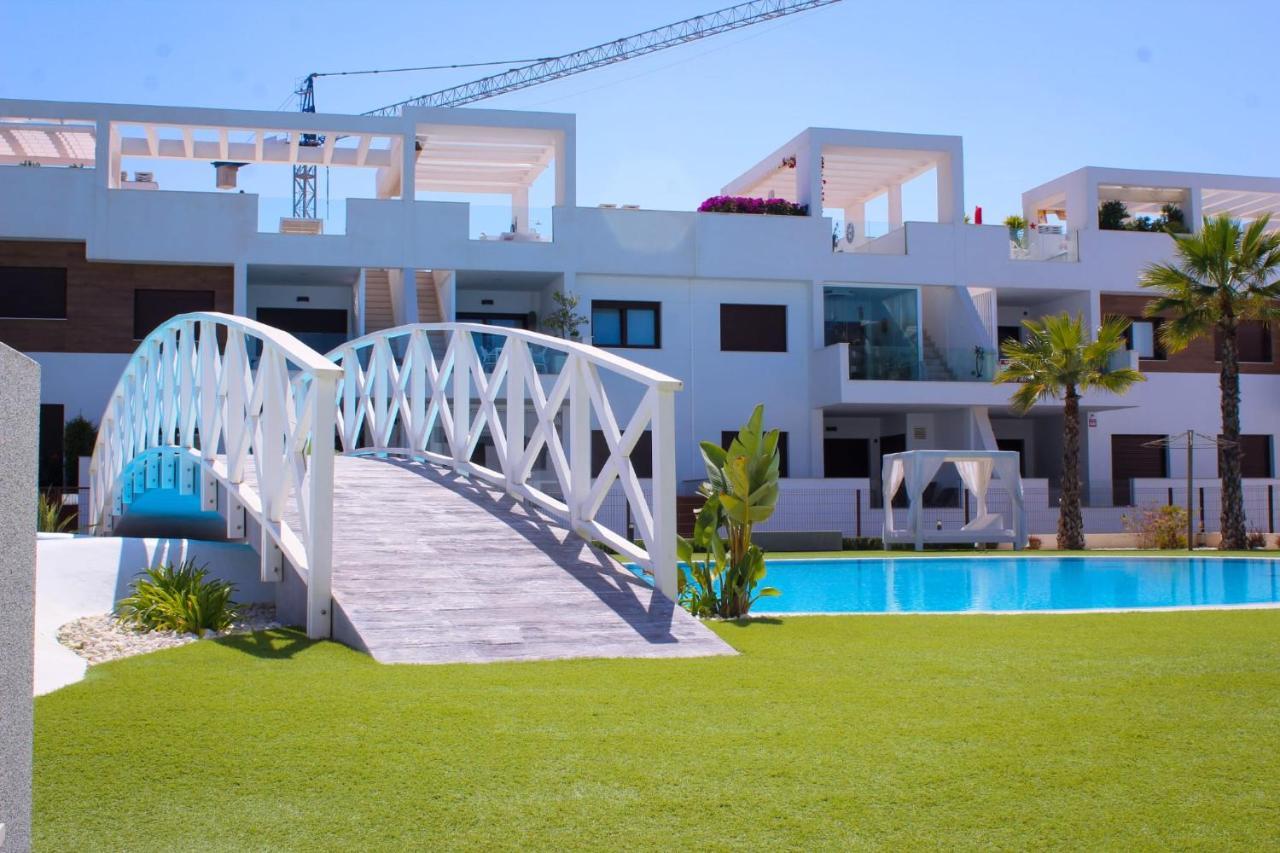 Beautiful Condo In Laguna Beach Resort Overlooking Laguna Rosa In Torrevieja With 2 Bedrooms And 2 Bathrooms Eksteriør billede